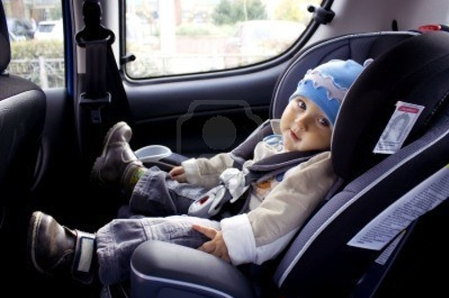 Ngủ trên xe hơi sẽ khiến trẻ mệt mỏi 